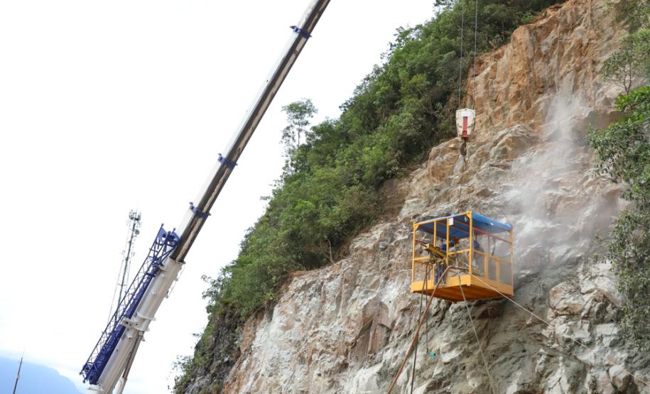 Para melhorar tráfego, BR-277 na Serra do Mar ficará sem guindastes durante o Carnaval Foto: Rodrigo Félix Leal/SEIL