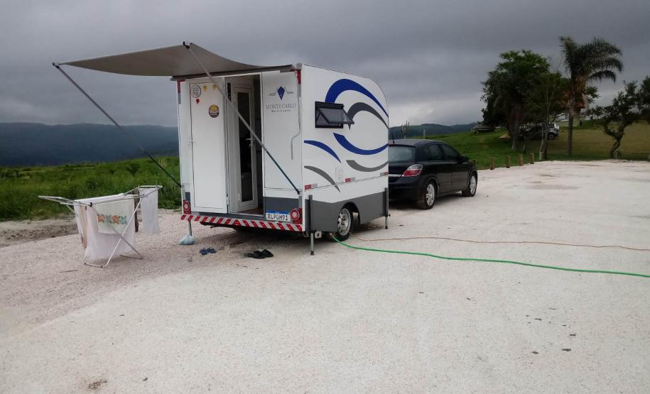 DER opera em ponto de deslizamento na PR-340, entre Tibagi e Castro - Sinalização Foto: DER