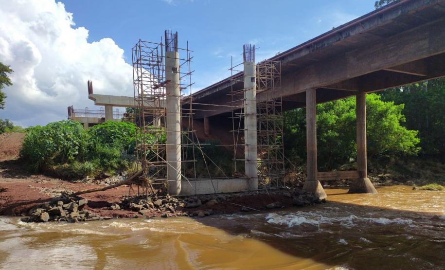 Mesmo com chuvas constantes, duplicação entre Maringá e Iguaraçu avança Foto: DER