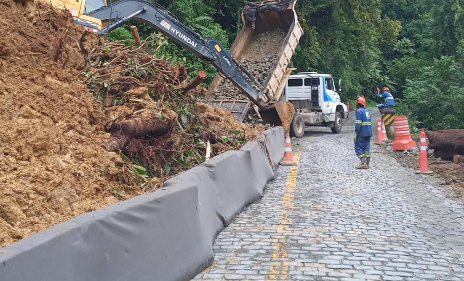 DER/PR reabre Estrada da Graciosa; operação continua em pare-e-siga Foto: DER