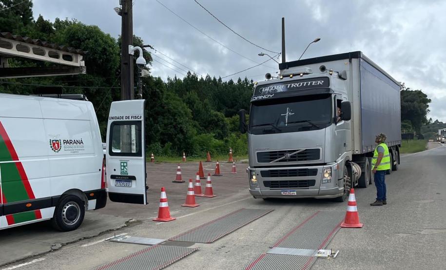 Estado reforça fiscalização de cargas com excesso de peso no Litoral, RMC e Sul Foto: DER
