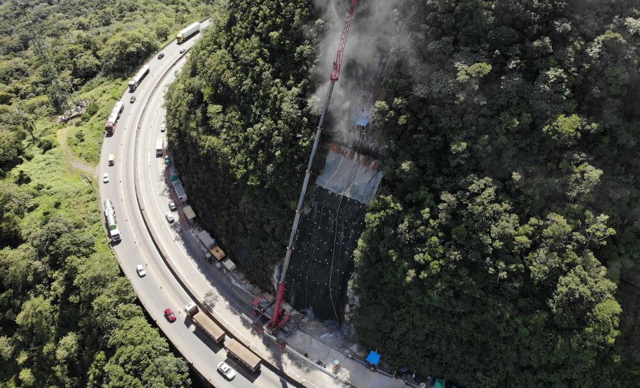 Análise indica reforços na contenção do km 41 da BR-277; obra termina dia 15 Foto: DER