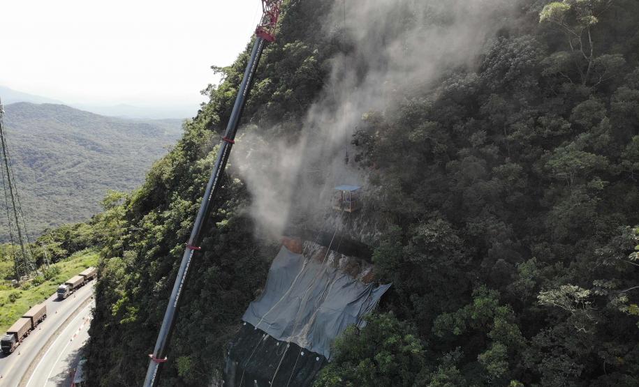 Análise indica reforços na contenção do km 41 da BR-277; obra termina dia 15 Foto: DER