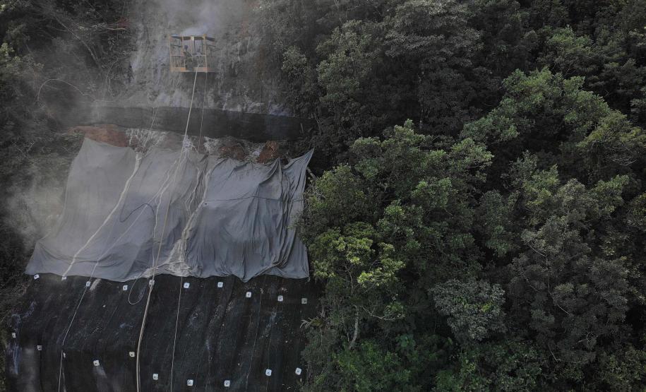 Análise indica reforços na contenção do km 41 da BR-277; obra termina dia 15 Foto: DER