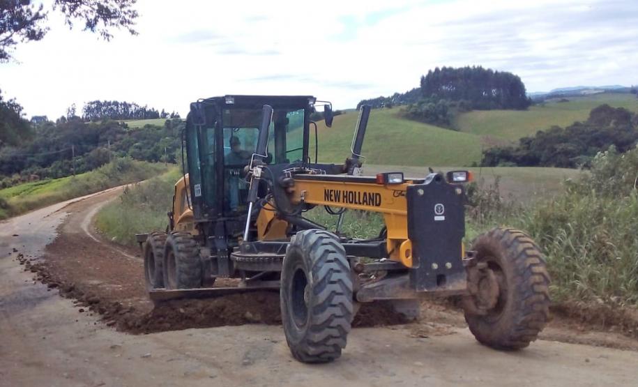 Conservação rodovia não pavimentada RMC Foto: DER