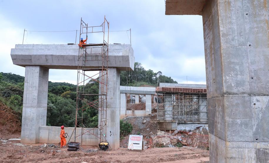 Obra na Rodovia dos Minérios tem avanços na construção de viadutos e pontes Foto: Rodrigo Félix Leal/SEIL-PR