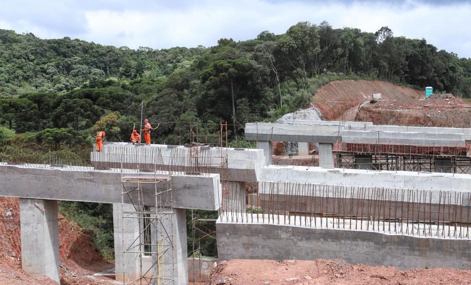 Obra na Rodovia dos Minérios tem avanços na construção de viadutos e pontes Foto: Rodrigo Félix Leal/SEIL-PR