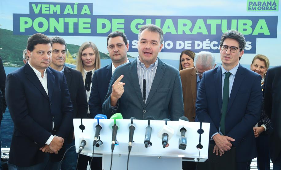 O Governador Carlos Massa Ratinho Junior anunciou a emissão da licença ambiental prévia para a construção da Ponte de Guaratuba, no Litoral do Paraná. Foto: Rodrigo Félix Leal / Seil