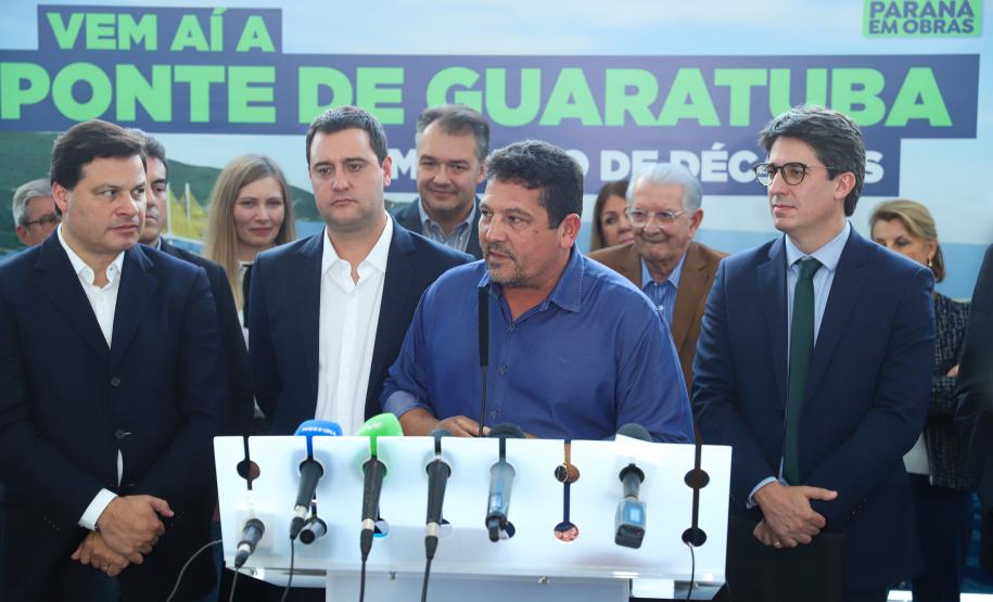 O Governador Carlos Massa Ratinho Junior anunciou a emissão da licença ambiental prévia para a construção da Ponte de Guaratuba, no Litoral do Paraná. Foto: Rodrigo Félix Leal / Seil