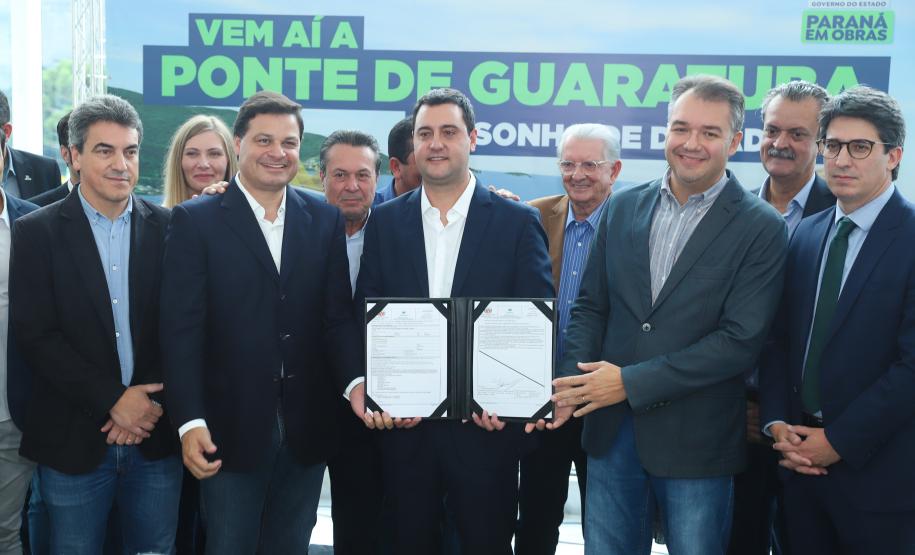O Governador Carlos Massa Ratinho Junior anunciou a emissão da licença ambiental prévia para a construção da Ponte de Guaratuba, no Litoral do Paraná. Foto: Rodrigo Félix Leal / Seil