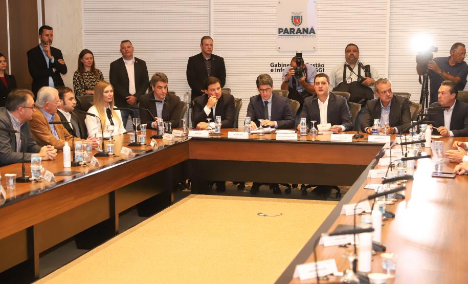 O Governador Carlos Massa Ratinho Junior anunciou a emissão da licença ambiental prévia para a construção da Ponte de Guaratuba, no Litoral do Paraná. Foto: Rodrigo Félix Leal / Seil