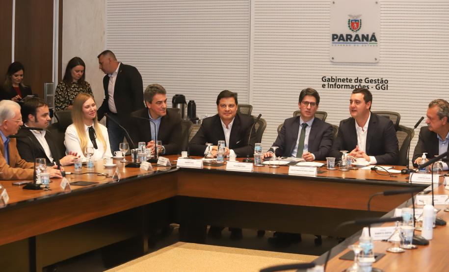 O Governador Carlos Massa Ratinho Junior anunciou a emissão da licença ambiental prévia para a construção da Ponte de Guaratuba, no Litoral do Paraná. Foto: Rodrigo Félix Leal / Seil