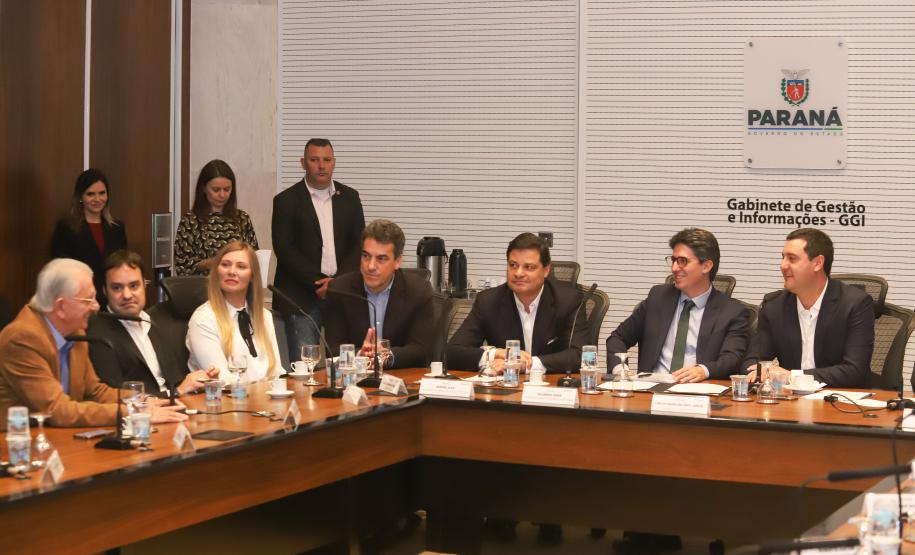 O Governador Carlos Massa Ratinho Junior anunciou a emissão da licença ambiental prévia para a construção da Ponte de Guaratuba, no Litoral do Paraná. Foto: Rodrigo Félix Leal / Seil