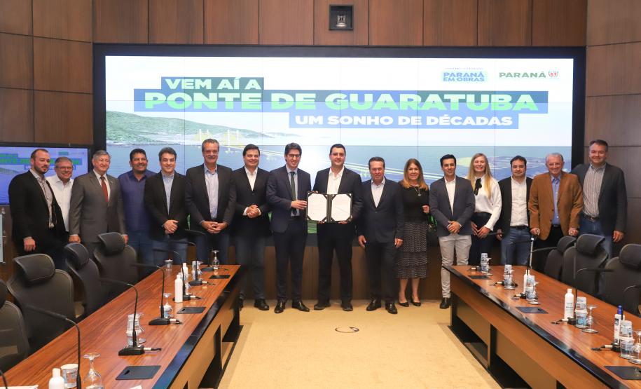 O Governador Carlos Massa Ratinho Junior anunciou a emissão da licença ambiental prévia para a construção da Ponte de Guaratuba, no Litoral do Paraná. Foto: Rodrigo Félix Leal / SEIL