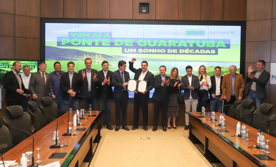 O Governador Carlos Massa Ratinho Junior anunciou a emissão da licença ambiental prévia para a construção da Ponte de Guaratuba, no Litoral do Paraná. Foto: Rodrigo Félix Leal / SEIL