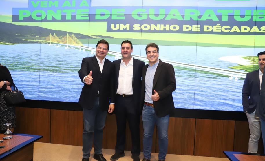 O Governador Carlos Massa Ratinho Junior anunciou a emissão da licença ambiental prévia para a construção da Ponte de Guaratuba, no Litoral do Paraná. Foto: Rodrigo Félix Leal / Seil
