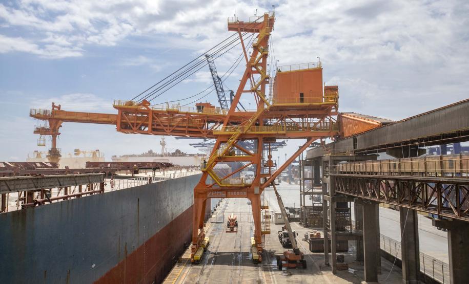 Movimentação portuária do Estado está maior tanto na comparação mensal quanto anual Foto: Claudio Neves/Portos do Paraná