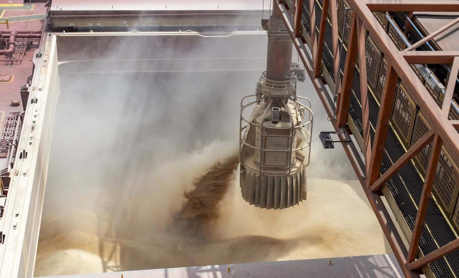 Movimentação portuária do Estado está maior tanto na comparação mensal quanto anual Foto: Claudio Neves/Portos do Paraná