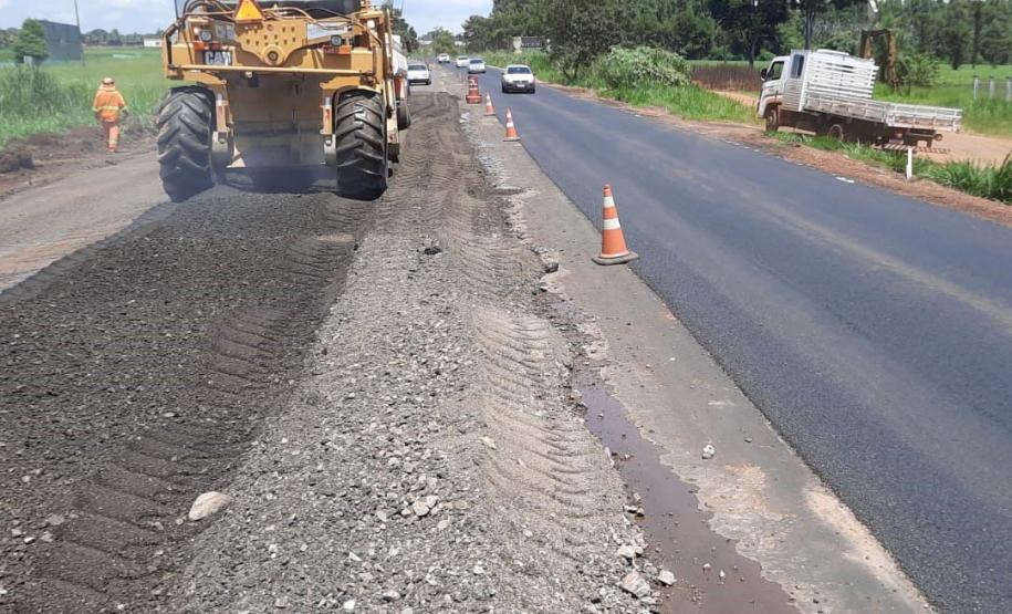 Novas terceiras faixas na PR-323, na região Noroeste, estão quase concluídas Foto: DER