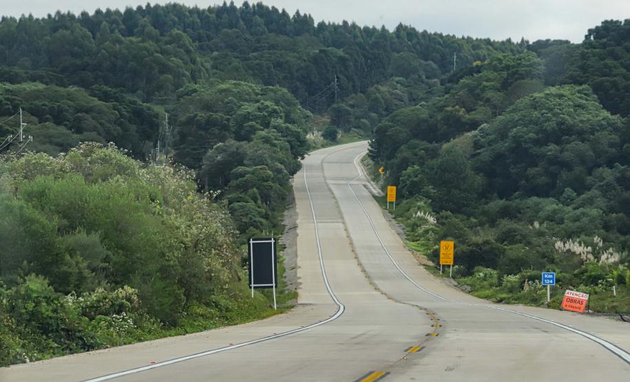 Palmas, 29 de março de 2023 - O governador Carlos Massa Ratinho Junior entrega a obra de revitalização da PRC-280, região Sudoeste. Foram restaurados 59,55 quilômetros (entre Palmas e a BR-153) com pavimento rígido de concreto. Foto: Roberto Dziura Jr/AEN