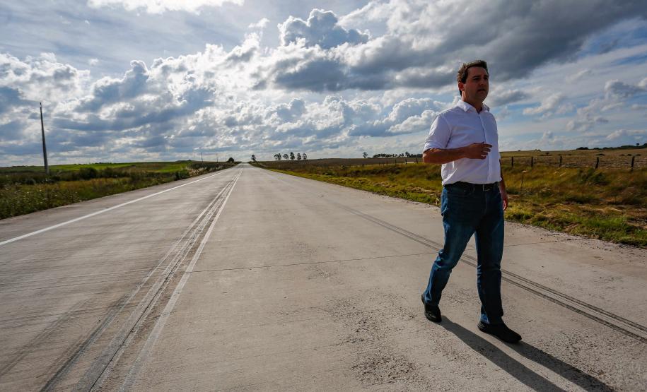 07-2022 -O governador Carlos Massa Ratinho Junior vistoria obra de pavimentação na PRC_280, em Palmas. Foto: Jonathan Campos/AEN