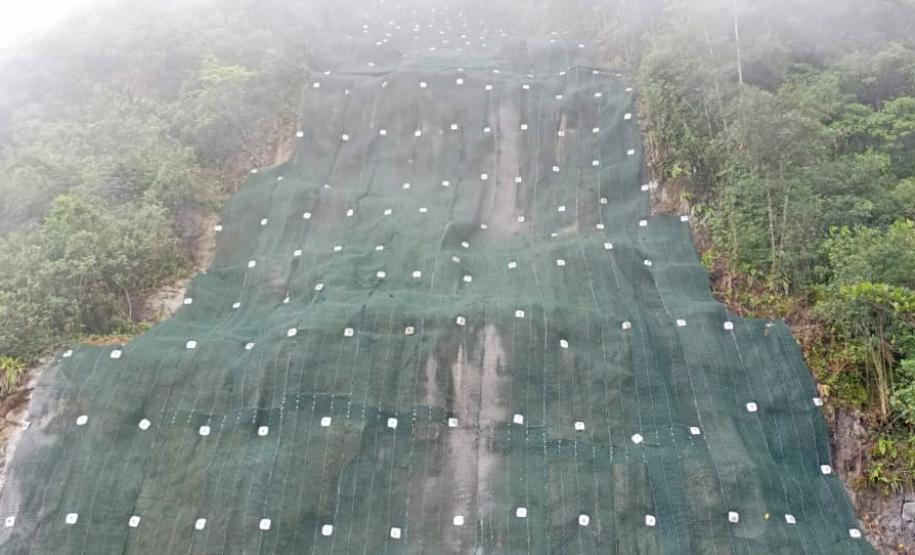 DER/PR conclui obra de contenção emergencial no km 41 da BR-277 Foto: DER