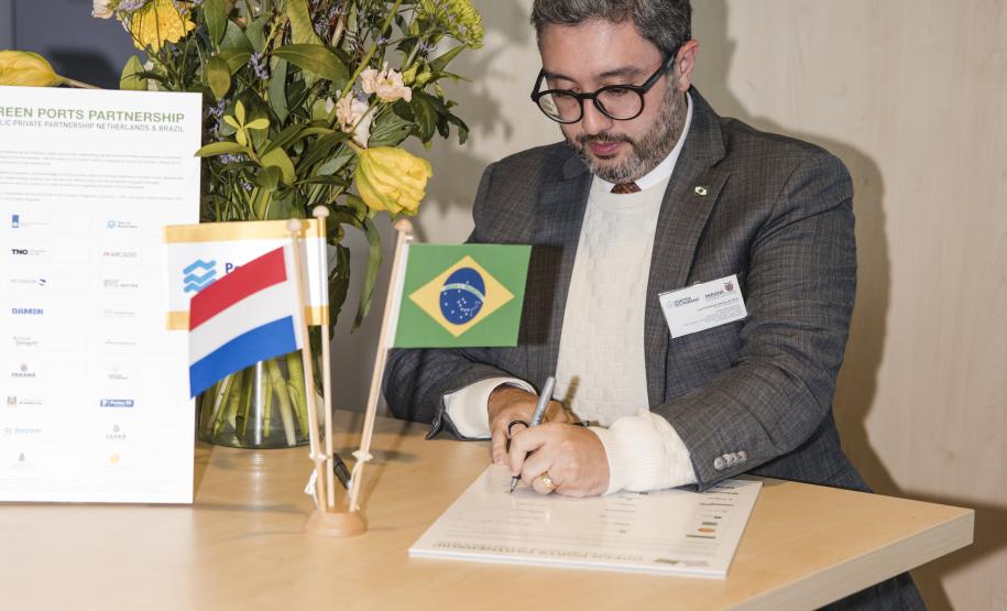 A assinatura do memorando de entendimento faz parte do programa de colaboração “Green Ports Partnership”, que terá duração de três anos.