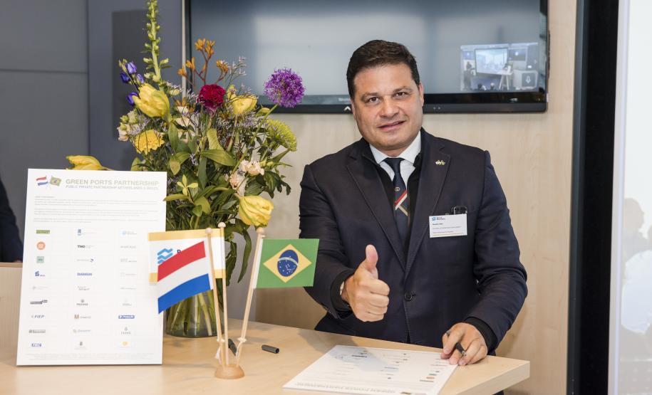 A assinatura do memorando de entendimento faz parte do programa de colaboração “Green Ports Partnership”, que terá duração de três anos.