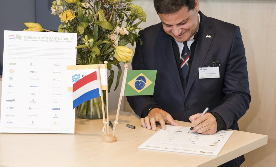 A assinatura do memorando de entendimento faz parte do programa de colaboração “Green Ports Partnership”, que terá duração de três anos.