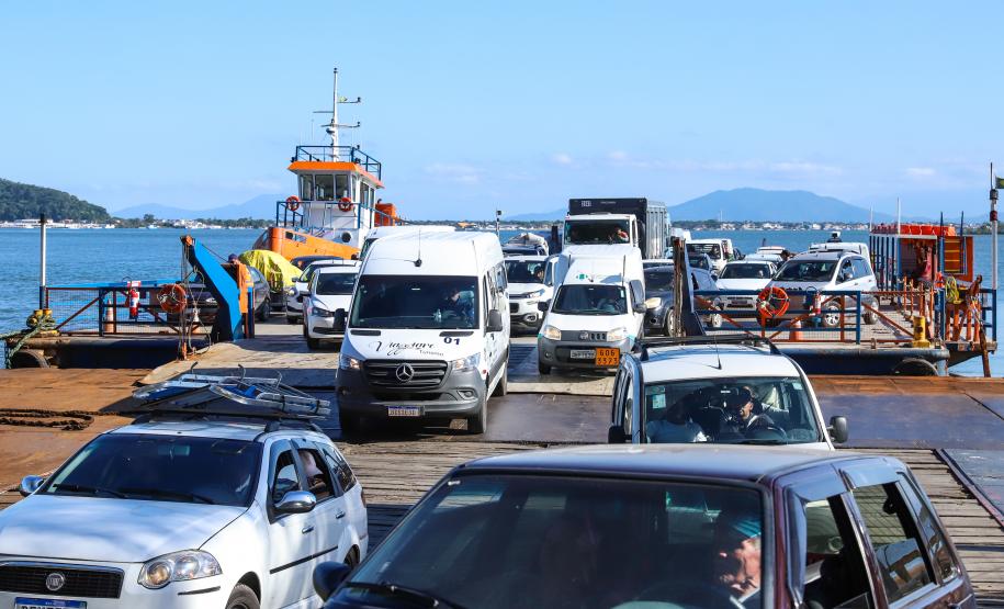 Investimento de R$ 131 milhões vai manter ferry boat durante obra da Ponte de Guaratuba Foto: Rodrigo Felix Leal / SEIL