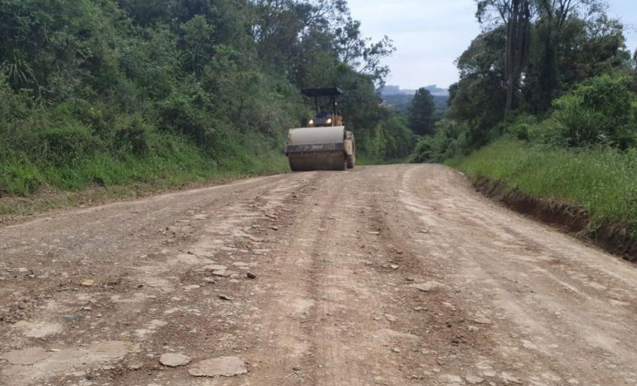 Conservação de vias rurais de Mallet, São Mateus do Sul e da Lapa tem vencedor - Cascalhamento PR-281 - Foto: DER-PR