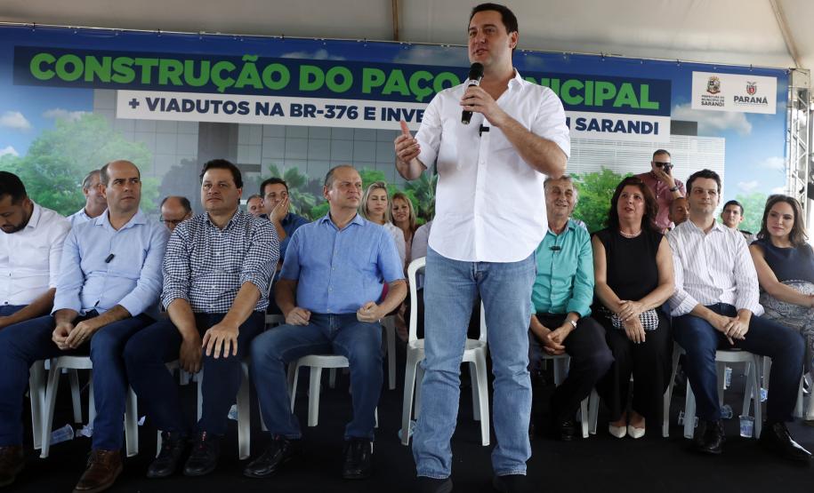 Governador Carlos Massa Ratinho Junior, libera quase R$ 60 milhões para dois viadutos e o Paço Municipal de Sarandi . Obras prometem melhorar a mobilidade urbana do município e de toda a região metropolitana de Maringá, além de centralizar os serviços públicos à população em um só local. Foto: Albari Rosa/AEN