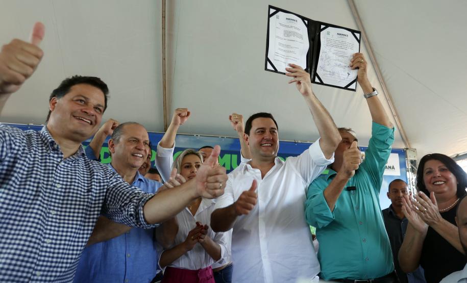 Governador Carlos Massa Ratinho Junior, libera quase R$ 60 milhões para dois viadutos e o Paço Municipal de Sarandi . Obras prometem melhorar a mobilidade urbana do município e de toda a região metropolitana de Maringá, além de centralizar os serviços públicos à população em um só local. Foto: Albari Rosa/AEN