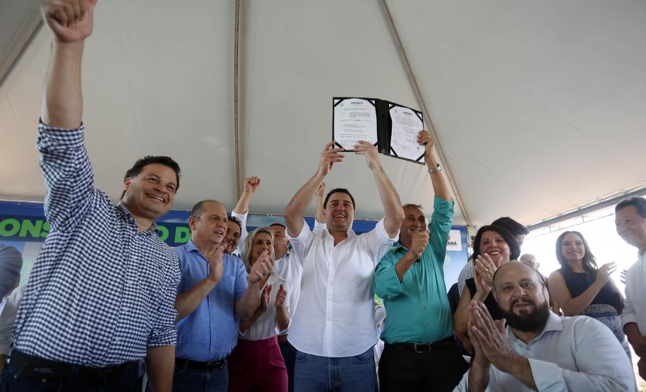 Governador Carlos Massa Ratinho Junior, libera quase R$ 60 milhões para dois viadutos e o Paço Municipal de Sarandi . Obras prometem melhorar a mobilidade urbana do município e de toda a região metropolitana de Maringá, além de centralizar os serviços públicos à população em um só local. Foto: Albari Rosa/AEN