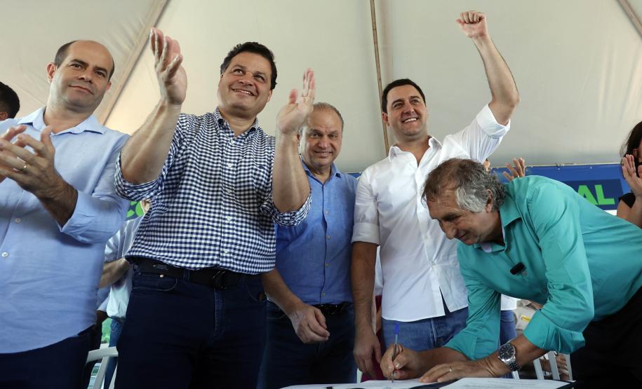 Governador Carlos Massa Ratinho Junior, libera quase R$ 60 milhões para dois viadutos e o Paço Municipal de Sarandi . Obras prometem melhorar a mobilidade urbana do município e de toda a região metropolitana de Maringá, além de centralizar os serviços públicos à população em um só local. Foto: Albari Rosa/AEN