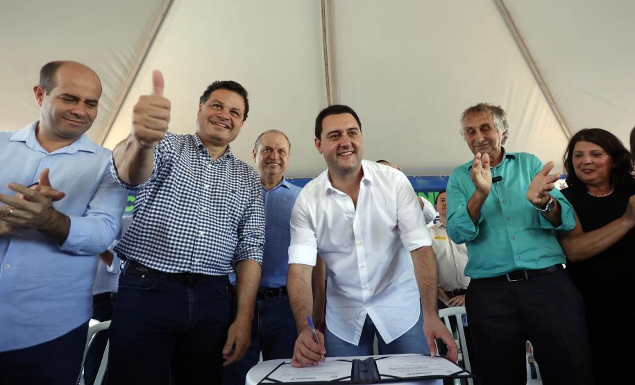 Governador Carlos Massa Ratinho Junior, libera quase R$ 60 milhões para dois viadutos e o Paço Municipal de Sarandi . Obras prometem melhorar a mobilidade urbana do município e de toda a região metropolitana de Maringá, além de centralizar os serviços públicos à população em um só local. Foto: Albari Rosa/AEN