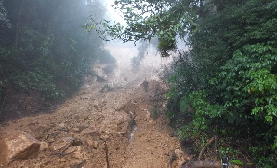 Estrada da Graciosa é fechada temporariamente devido ao excesso de chuvas Foto: DER