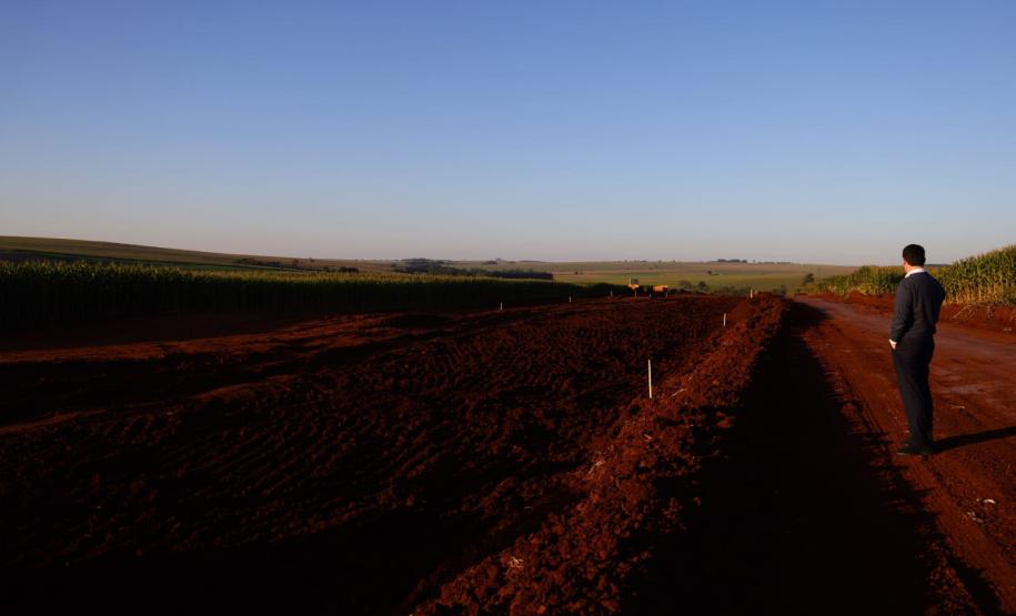 O governador Carlos Massa Ratinho Junior vistoriou nesta terça-feira (20) as obras de pavimentação da PR-239, entre Toledo e Assis Chateaubriand, no Oeste do Paraná. Foto: Jonathan Campos/AEN