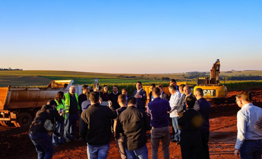 O governador Carlos Massa Ratinho Junior vistoriou nesta terça-feira (20) as obras de pavimentação da PR-239, entre Toledo e Assis Chateaubriand, no Oeste do Paraná. Foto: Jonathan Campos/AEN