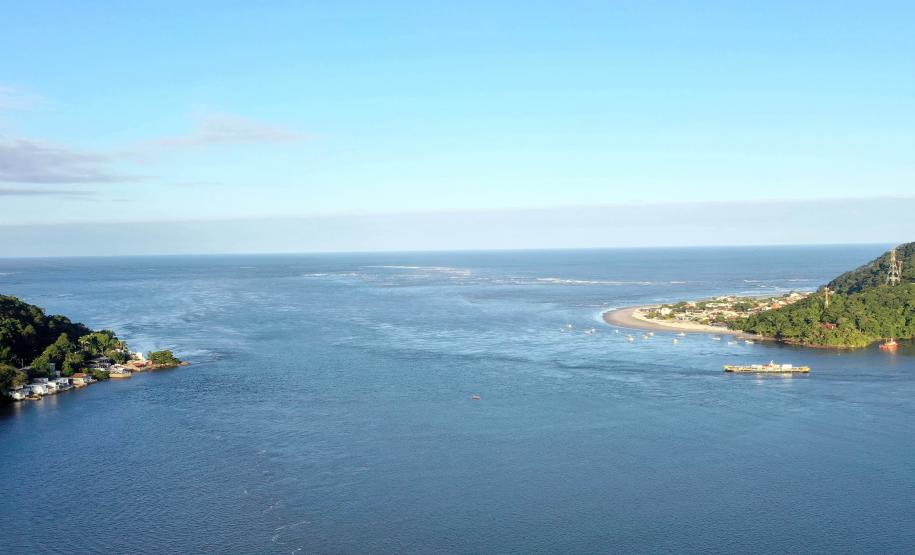 Ponte de Guaratuba, no litoral. A construção, que custará R$ 386,9 milhões, terá mais de um quilômetro de extensão e vai ligar os municípios de Guaratuba e Matinhos Foto: Albari Rosa/AEN