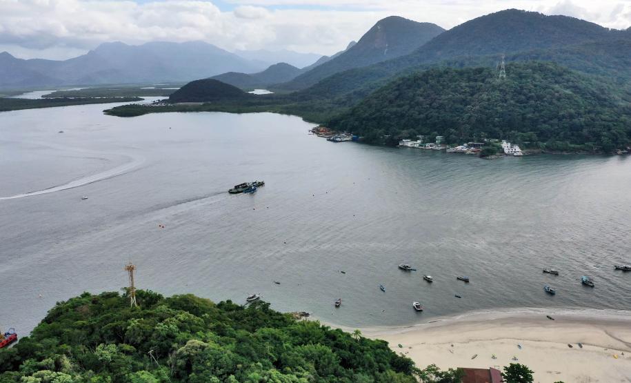 Ponte de Guaratuba, no litoral. A construção, que custará R$ 386,9 milhões, terá mais de um quilômetro de extensão e vai ligar os municípios de Guaratuba e Matinhos Foto: Albari Rosa/AEN