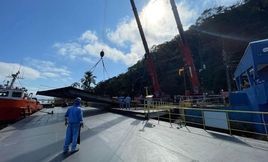 Substituição de ponte flutuante na travessia do Ferry Boat de Guaratuba Foto: DER-PR