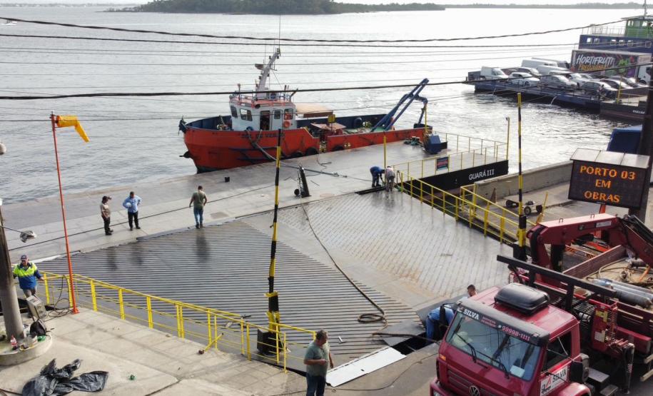 Ferry boat de Guaratuba opera normalmente após troca de ponte flutuante Foto: DER-PR