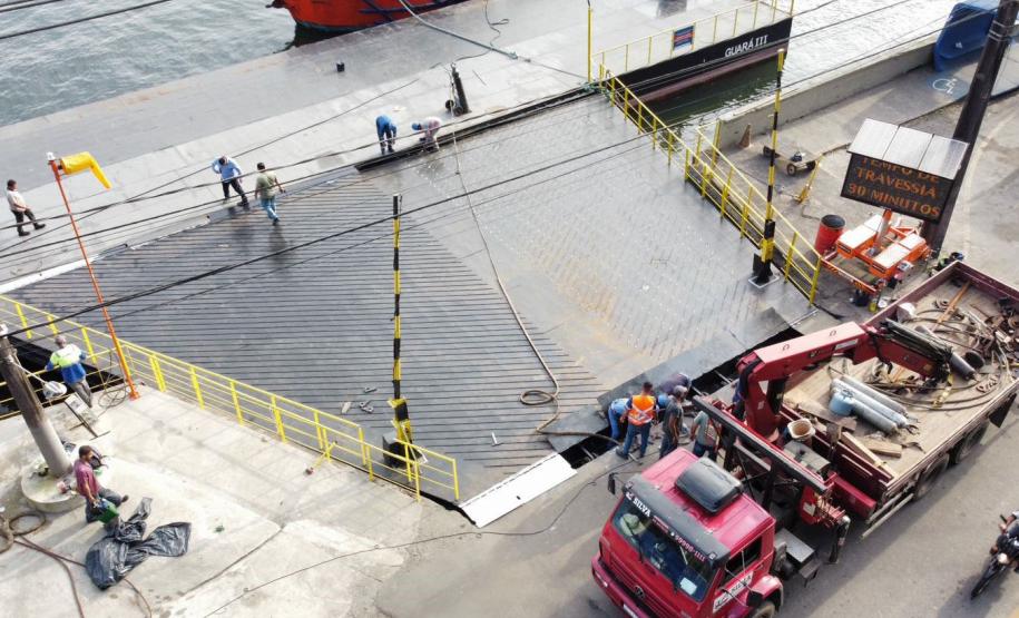 Ferry boat de Guaratuba opera normalmente após troca de ponte flutuante Foto: DER-PR