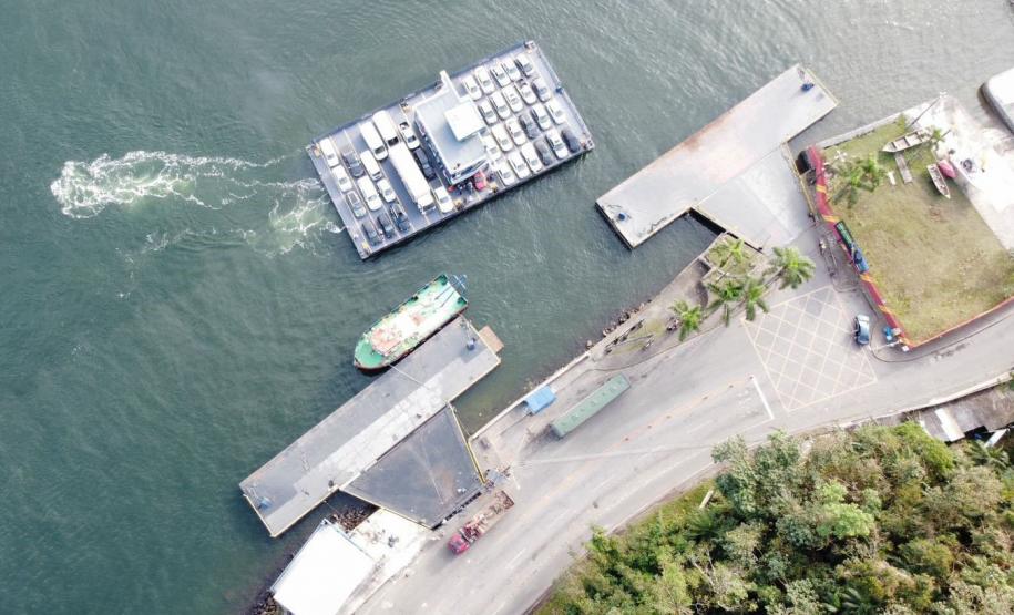 Ferry boat de Guaratuba opera normalmente após troca de ponte flutuante Foto: DER-PR