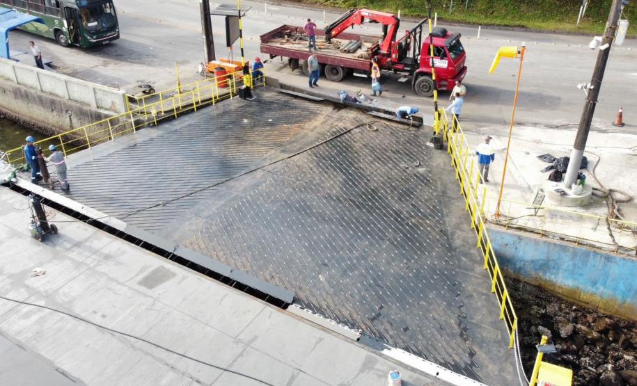 Ferry boat de Guaratuba opera normalmente após troca de ponte flutuante Foto: DER-PR