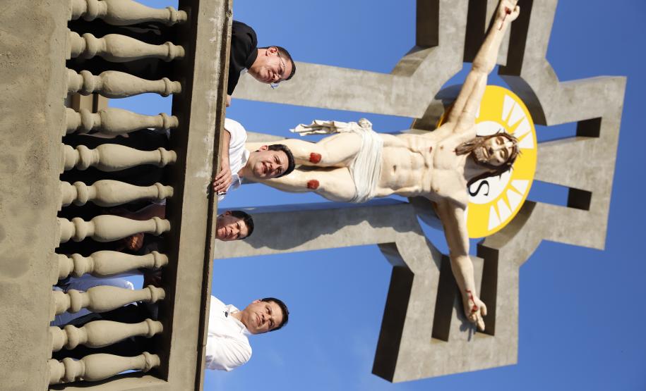 Governador inaugura nova pavimentação do acesso ao santuário de Joaquim Távora Foto: Rodrigo Félix Leal / SEIL