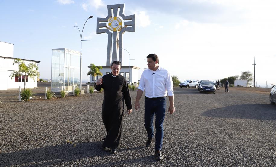 Governador inaugura nova pavimentação do acesso ao santuário de Joaquim Távora Foto: Rodrigo Félix Leal / SEIL