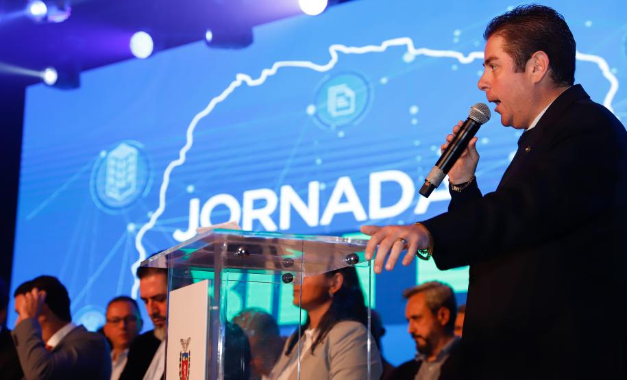 Mais agilidade, transparência e eficiência no planejamento e na execução das obras públicas. Com o objetivo de difundir estas boas práticas por todos os municípios, o governador Carlos Massa Ratinho Junior lançou nesta segunda-feira (21), no Museu Oscar Niemeyer, a Jornada BIM Paraná. Foto: Rodrigo Félix Leal / SEIL