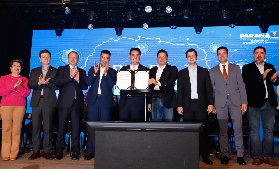 Mais agilidade, transparência e eficiência no planejamento e na execução das obras públicas. Com o objetivo de difundir estas boas práticas por todos os municípios, o governador Carlos Massa Ratinho Junior lançou nesta segunda-feira (21), no Museu Oscar Niemeyer, a Jornada BIM Paraná. Foto: Rodrigo Félix Leal / SEIL